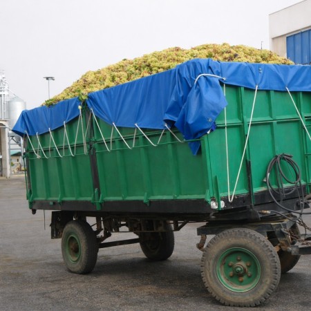 Lona de vendimia a medida para remolques agrícolas | PVC 600 g