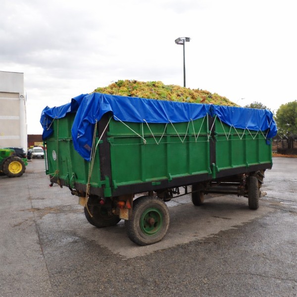 Lona de vendimia a medida para remolques agrícolas | PVC 600 g