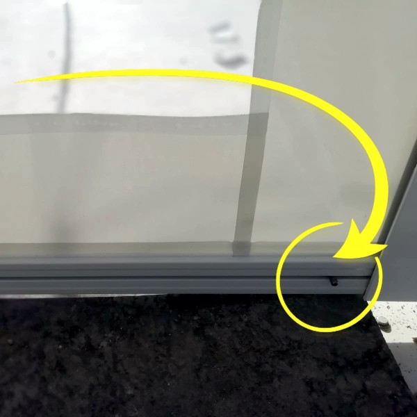 cerrojillo quitavientos instalado perfil carga guia lateral