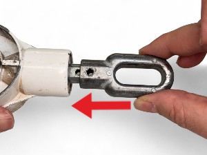 Introducir el gancho en la máquina toldo
